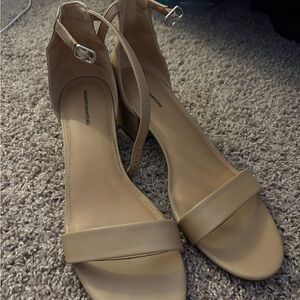 Amazon Essentials Women's Nude Tan Ankle-Strap Block Heels